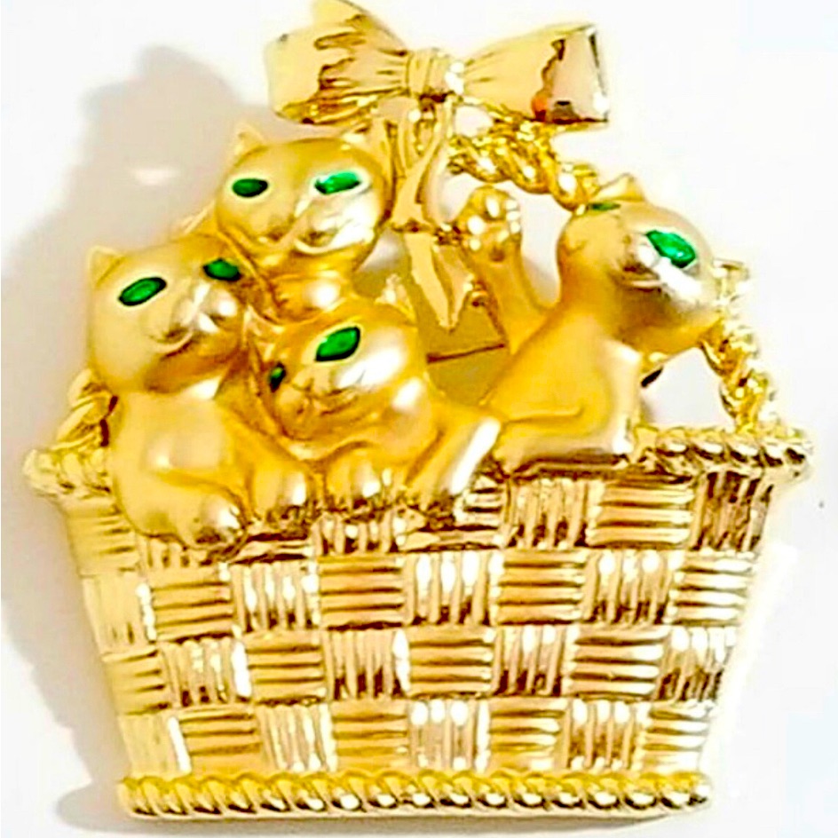 Vintage Gold Tone Cats In A Basket Brooch With Green Crystal Eyes
